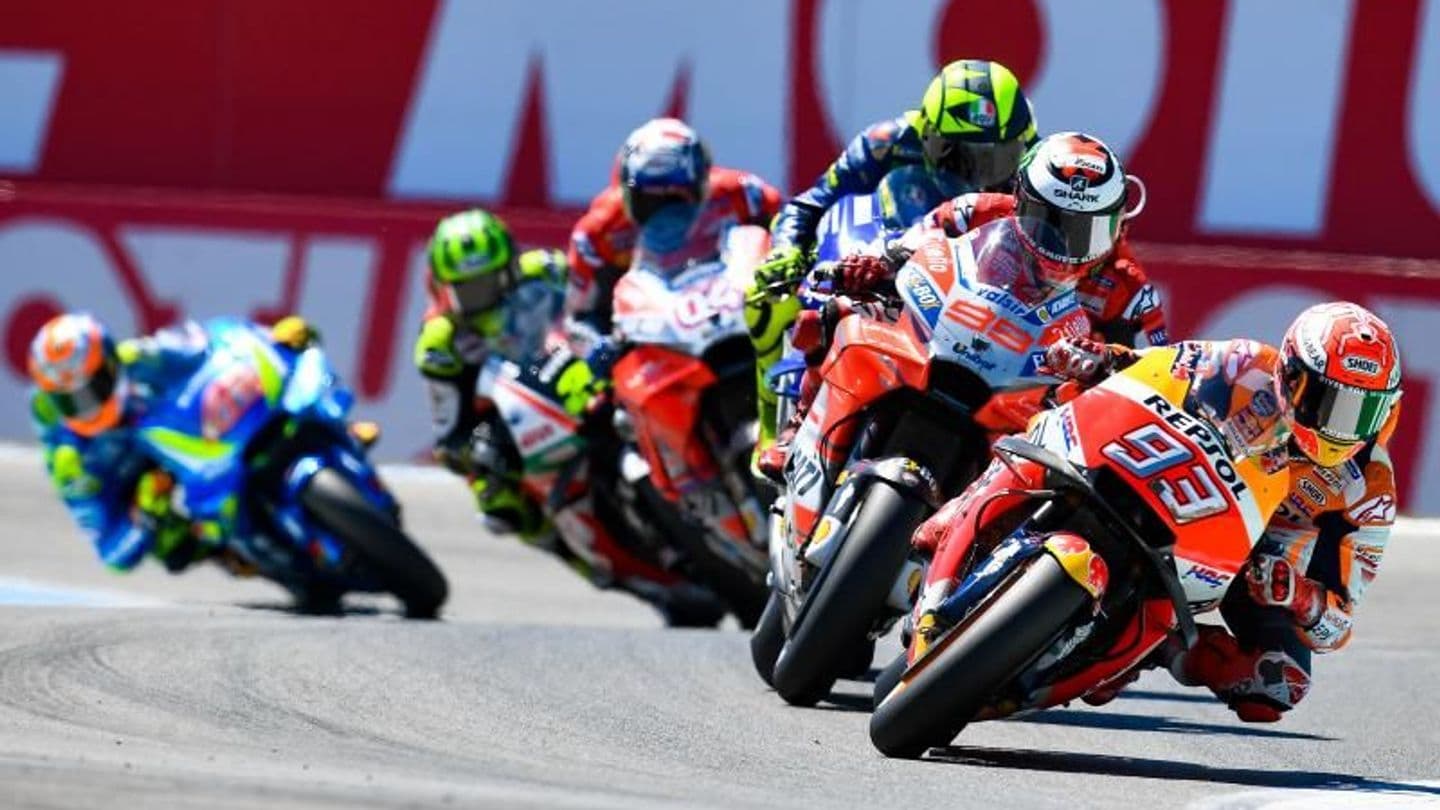 Motorrijders in volle actie tijdens een MotoGP-race